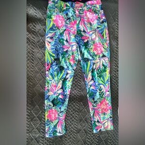 Lilly Pulitzer Cropped Floral pants in Blue, Pink & Green size 8 EUC